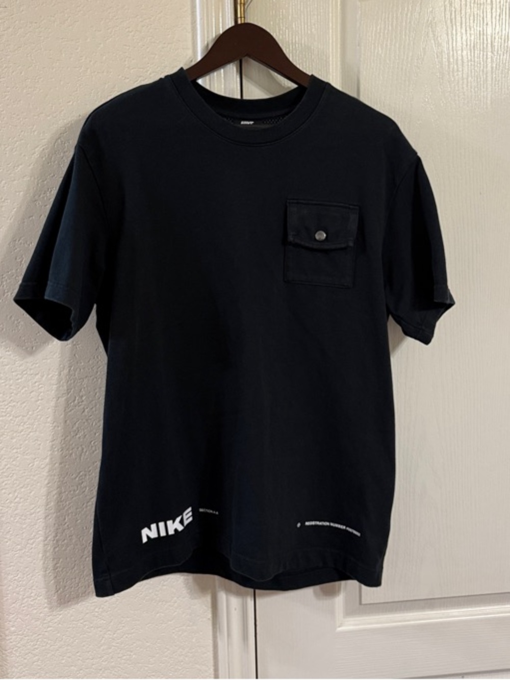 Nike Men’s Black Pocket Short Sleeve Tee with Logo Hems Size Medium